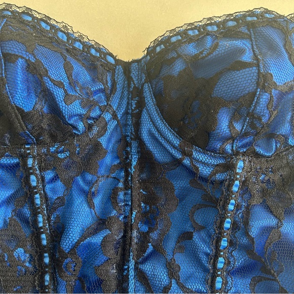 Frederick's of Hollywood Black and Blue Lace Bustier - Picture 3 of 9